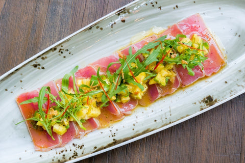 Sommerliches Rezept: Fischcarpaccio mit Mango und Avocado